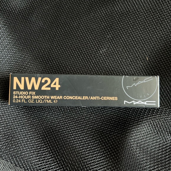 New MAC Studio Fix Concealer NW24 - Picture 1 of 3